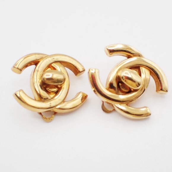 CHANEL CC Logo Button Earrings 96P Clip-On Gold-Plated France Vintage - Picture 1 of 12